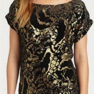 Adorable Alice & Olivia velvet and foil top🖤